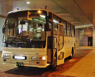 関西空港へはホテル正面玄関からリムジンバスが発着