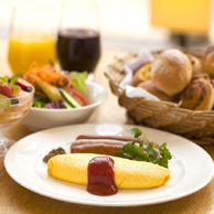 溢れる光降り注ぐ朝のGardenCafeで愉しむ朝食ブッフェ